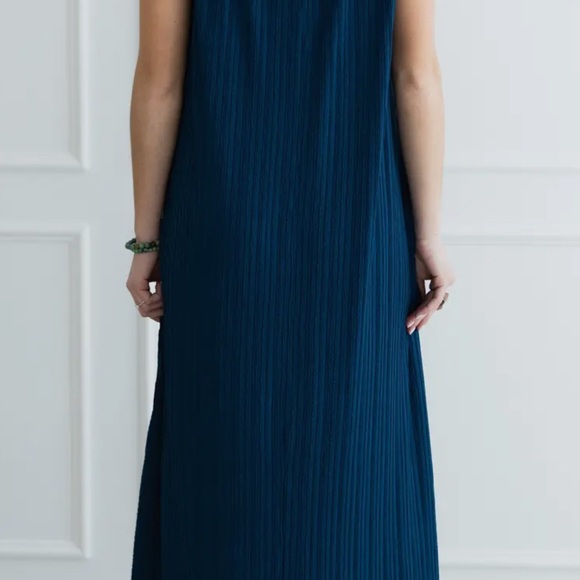 Elegant Navy Pleated Maxi Dress Plus Size - Picture 3 of 3